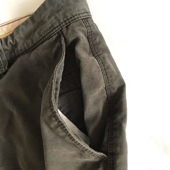 Tommy Bahama 9 Inch Tencel Blend Chino Shorts Men Size 33 Brown Golf Casual EUC - Picture 6 of 14